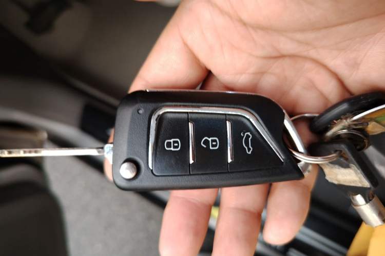 Used Chevrolet Sail 2013 Sedan 1.4L Manual Happiness Edition II Vehicle Key