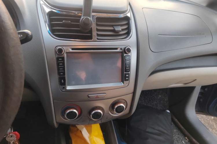 Used Chevrolet Sail 2013 Sedan 1.4L Manual - Youyi Happiness Edition Audio And AC Panel