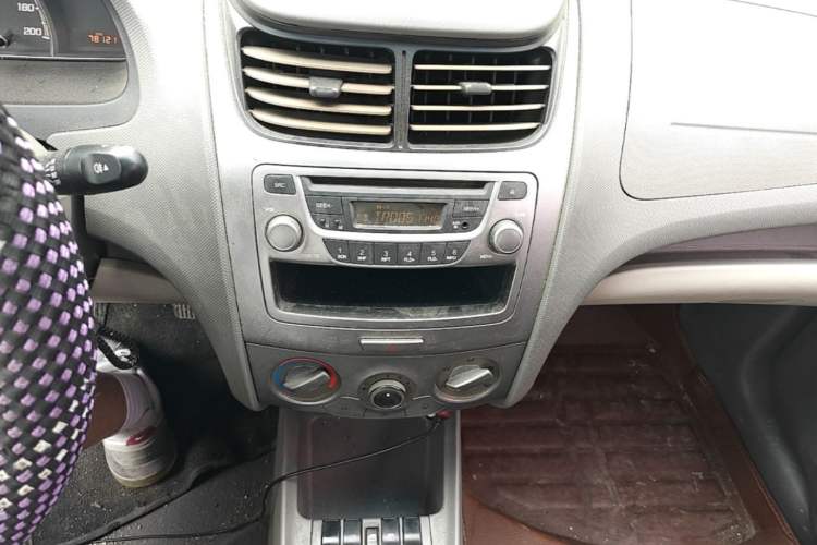Used Chevrolet Sail 2013 Sedan 1.4L Manual - Youyi Happiness Edition Audio And AC Panel