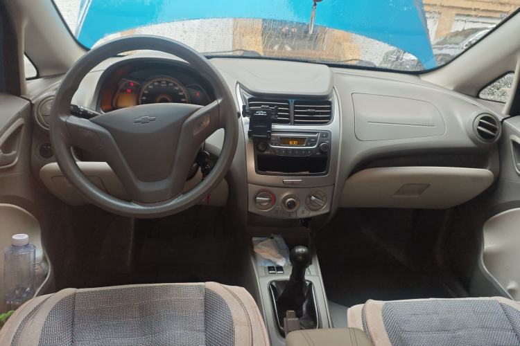 Used Chevrolet Sail 2013 Sedan 1.2L Manual Warm Edition Center Console