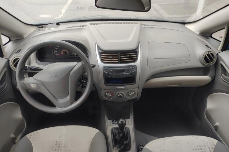 Used Chevrolet Sail 2013 Sedan 1.2L Manual Warm Edition Center Console