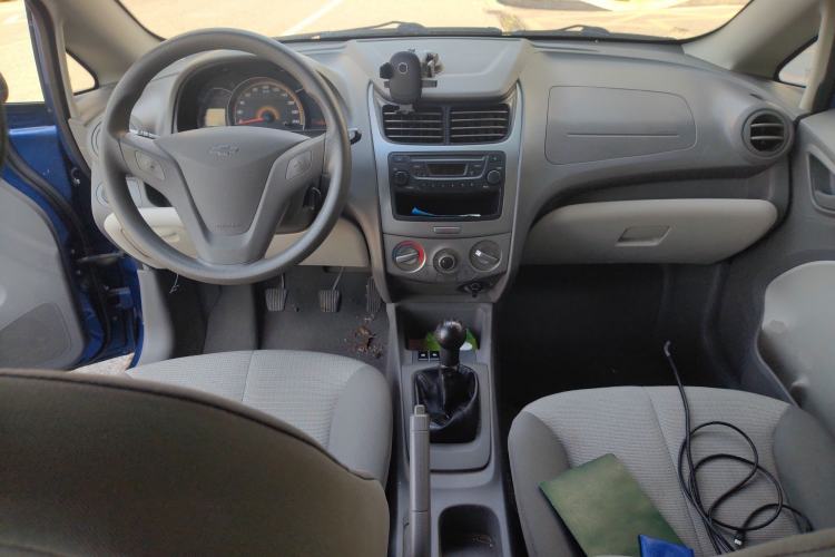 Used Chevrolet Sail 2013 Sedan 1.2L Manual Warm Edition Center Console