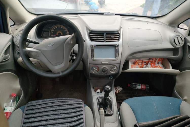 Used Chevrolet Sail 2013 Sedan 1.2L Manual Warm Edition Center Console