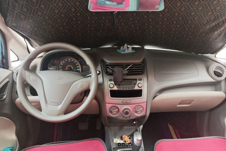 Used Chevrolet Sail 2013 Sedan 1.4L AMT Enjoy Edition Center Console