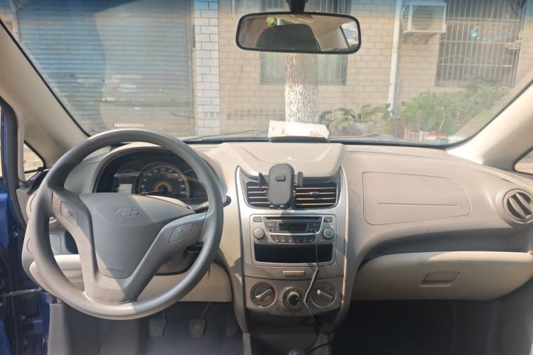 Used Chevrolet Sail 2013 Sedan 1.4L Manual Happiness Edition II Center Console
