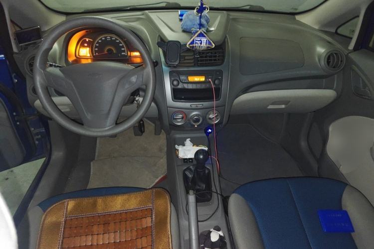 Used Chevrolet Sail 2013 Sedan 1.2L Manual Fashion Edition Center Console