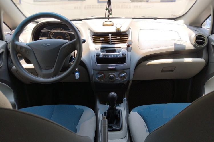 Used Chevrolet Sail 2013 Sedan 1.2L Manual Warm Edition Center Console