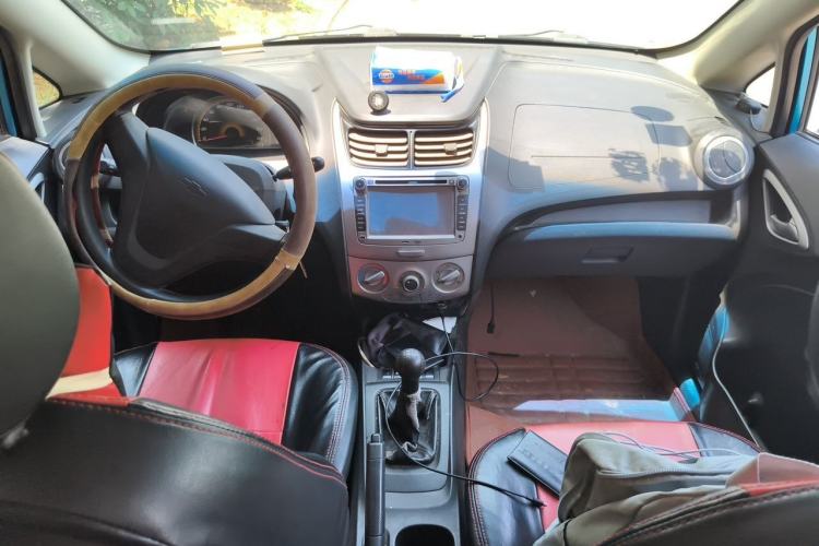 Used Chevrolet Sail 2013 Sedan 1.2L Manual Warm Edition Center Console