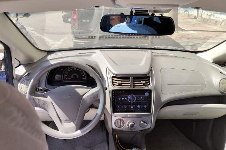 Used Chevrolet Sail 2013 Sedan 1.2L Manual Fashion Edition Center Console