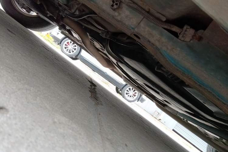Used Chevrolet Sail 2013 Sedan 1.2L Manual Warm Edition Chassis Front Left