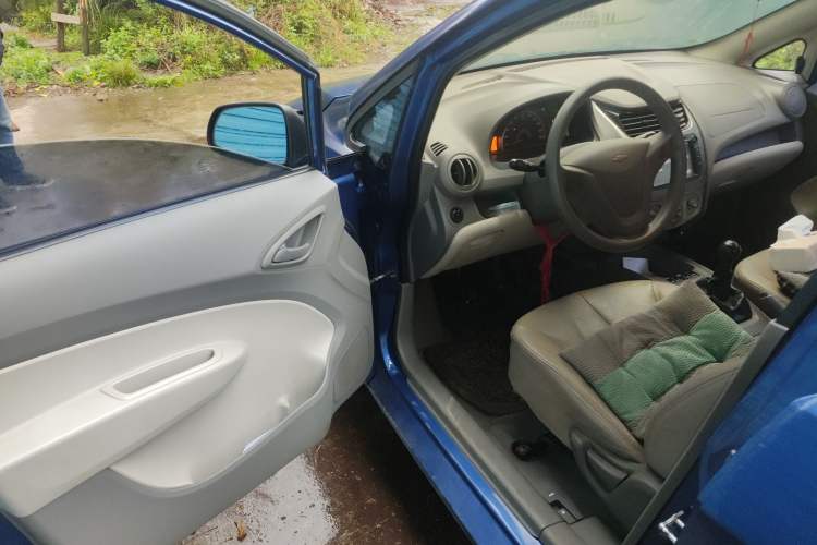 Used Chevrolet Sail 2013 Sedan 1.2L Manual Fashionable Happiness Edition Driver Seat