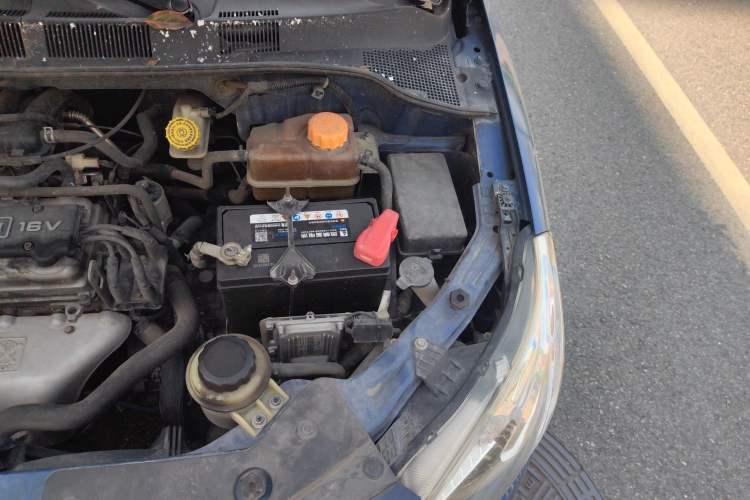 Used Chevrolet Sail 2013 Sedan 1.2L Manual Warm Edition Engine Bay Left