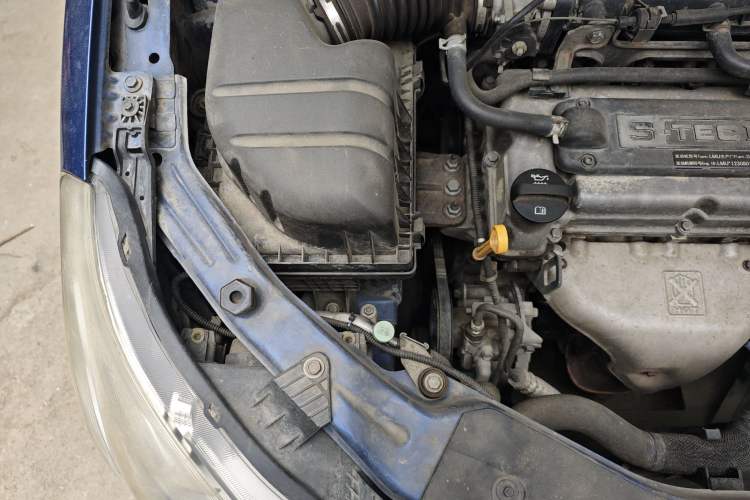 Used Chevrolet Sail 2013 Sedan 1.2L Manual Warm Edition Engine Bay Right
