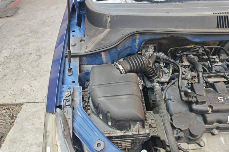 Used Chevrolet Sail 2013 Sedan 1.4L Manual Elegance Edition Engine Bay Right