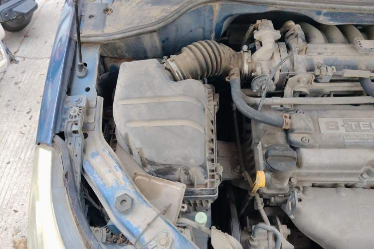 Used Chevrolet Sail 2013 Sedan 1.2L Manual Warm Edition Engine Bay Right