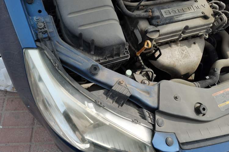 Used Chevrolet Sail 2013 Sedan 1.2L Manual Fashionable Happiness Edition Engine Bay Right