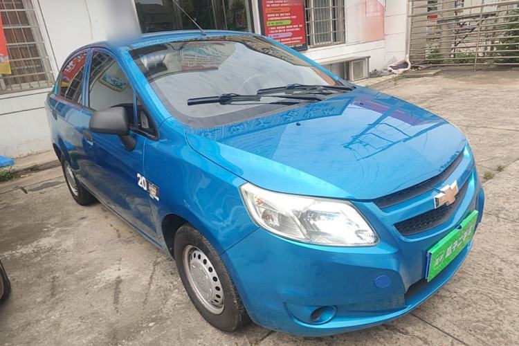 Used Chevrolet Sail 2013 Sedan 1.2L Manual Fashionable Happiness Edition Front Right 45 Deg