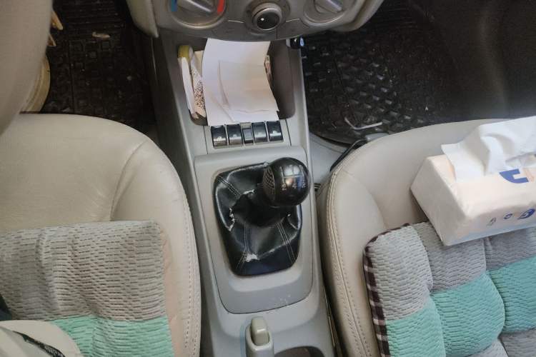 Used Chevrolet Sail 2013 Sedan 1.2L Manual Fashionable Happiness Edition Gear Lever