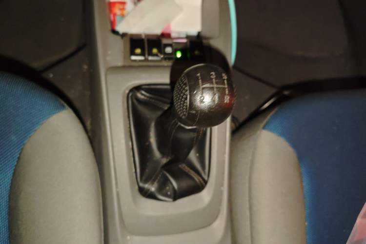 Used Chevrolet Sail 2013 Sedan 1.2L Manual Fashionable Happiness Edition Gear Lever