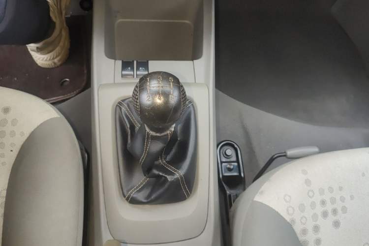 Used Chevrolet Sail 2013 Sedan 1.2L Manual Warm Edition Gear Lever