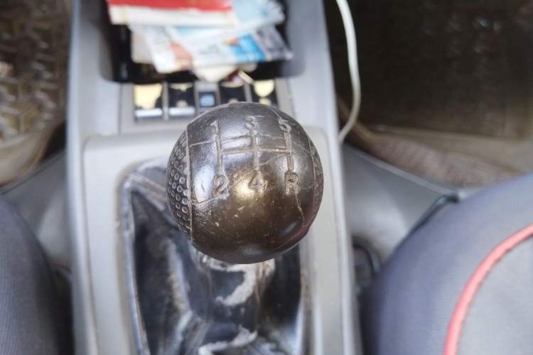 Used Chevrolet Sail 2013 Sedan 1.2L Manual Fashionable Happiness Edition Gear Lever