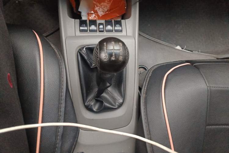 Used Chevrolet Sail 2013 Sedan 1.4L Manual - Youyi Happiness Edition Gear Lever