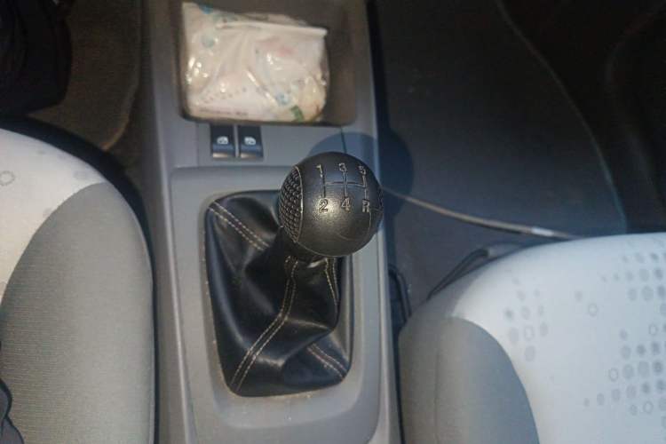 Used Chevrolet Sail 2013 Sedan 1.4L Manual Ideal Edition Gear Lever