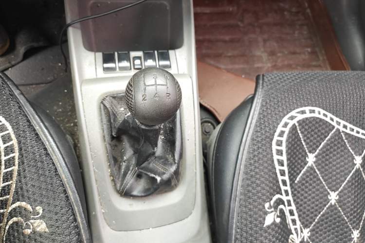 Used Chevrolet Sail 2013 Sedan 1.4L Manual - Youyi Happiness Edition Gear Lever