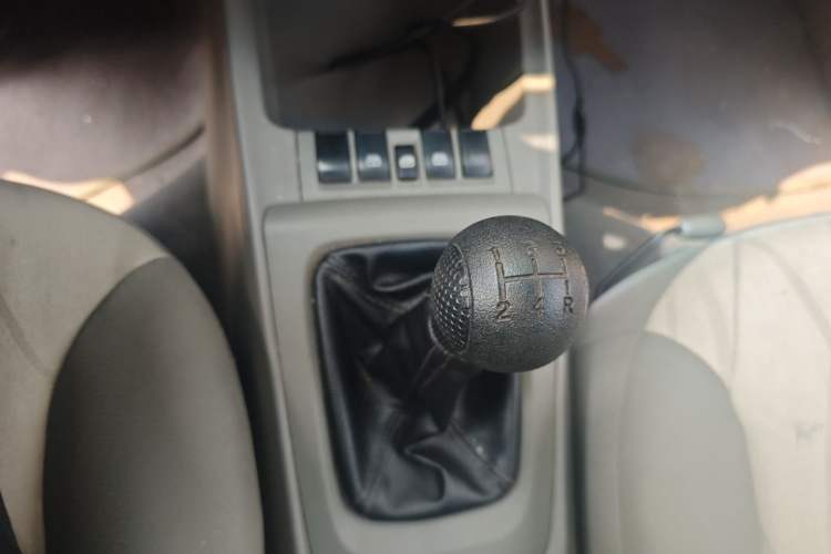 Used Chevrolet Sail 2013 Sedan 1.4L Manual Happiness Edition II Gear Lever