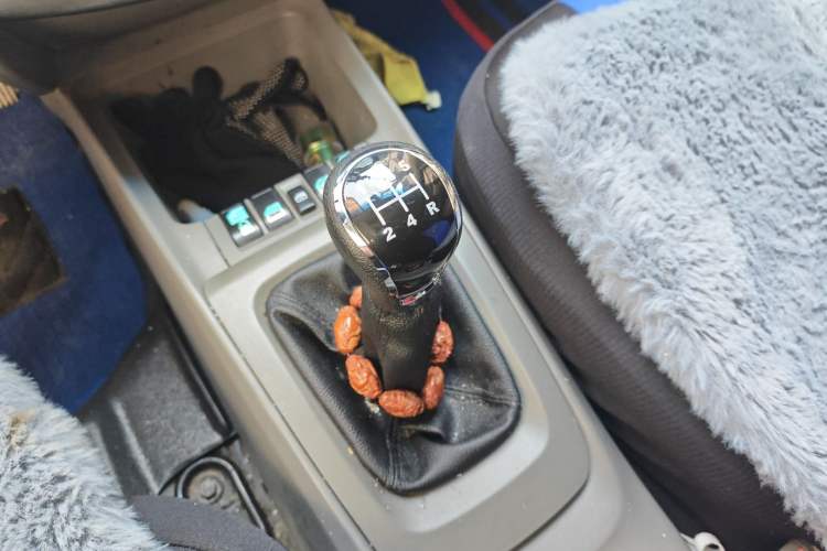Used Chevrolet Sail 2013 Sedan 1.4L Manual Elegance Edition Gear Lever