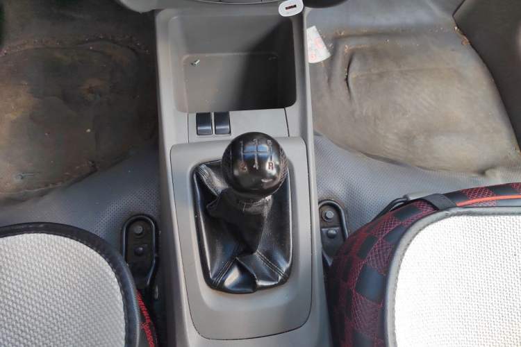 Used Chevrolet Sail 2013 Sedan 1.2L Manual Warm Edition Gear Lever