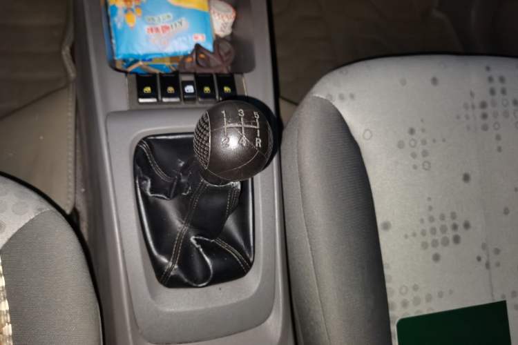 Used Chevrolet Sail 2013 Sedan 1.4L Manual Ideal Happiness Edition Gear Lever