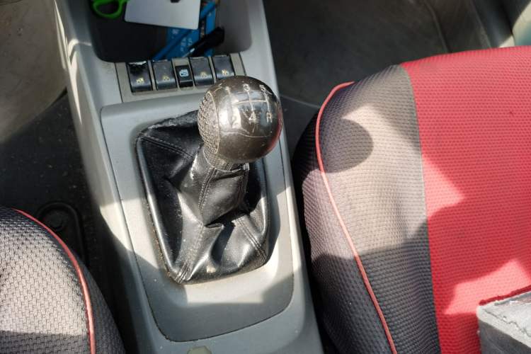 Used Chevrolet Sail 2013 Sedan 1.2L Manual Fashionable Happiness Edition Gear Lever
