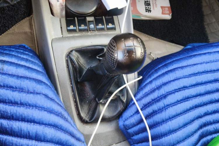 Used Chevrolet Sail 2013 Sedan 1.2L Manual Fashionable Happiness Edition Gear Lever