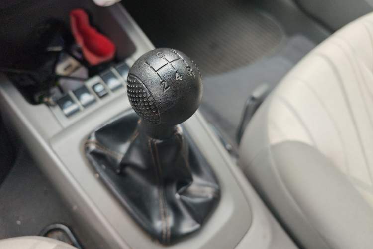 Used Chevrolet Sail 2013 Sedan 1.4L Manual - Youyi Happiness Edition Gear Lever