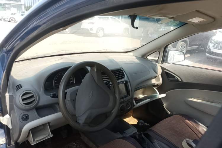 Used Chevrolet Sail 2013 Sedan 1.2L Manual Happiness Edition Headliner
