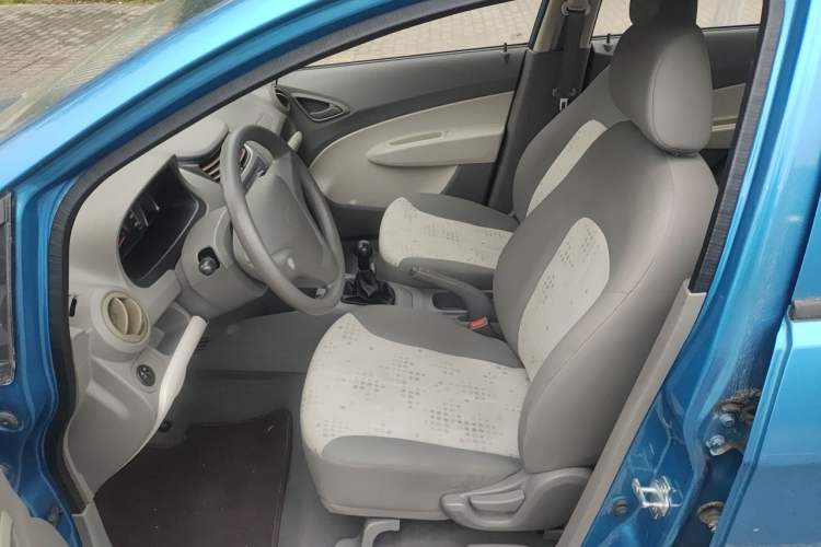 Used Chevrolet Sail 2013 Sedan 1.2L Manual Warm Edition Left Front Seat