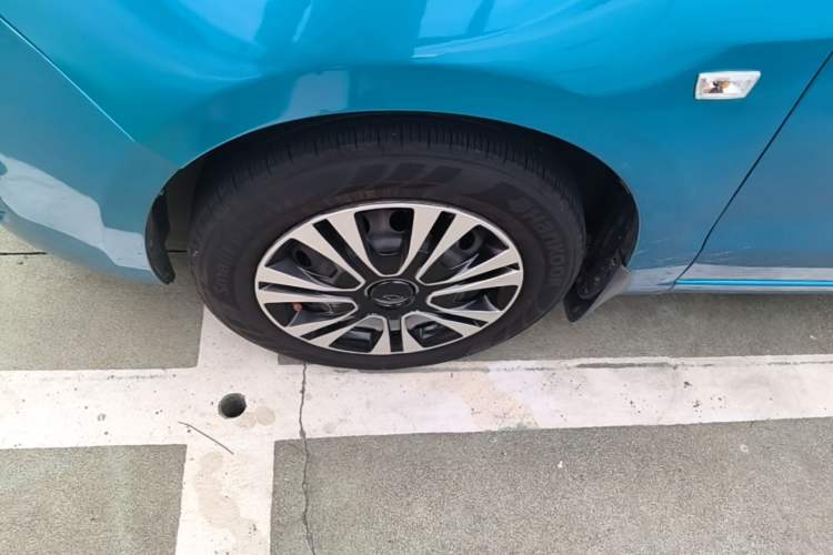 Used Chevrolet Sail 2013 Sedan 1.4L Manual Ideal Happiness Edition Left Front Wheel Hub