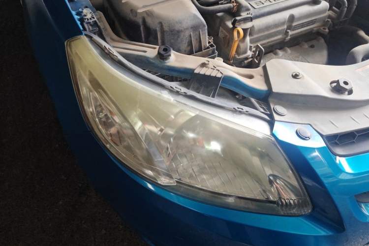 Used Chevrolet Sail 2013 Sedan 1.2L Manual Fashionable Happiness Edition Right Front Headlight