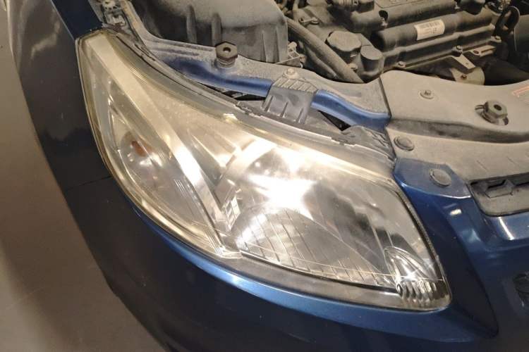 Used Chevrolet Sail 2013 Sedan 1.4L Manual Happiness Edition II Right Front Headlight