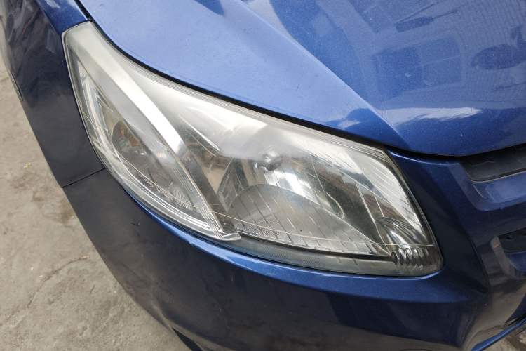 Used Chevrolet Sail 2013 Sedan 1.2L Manual Warm Edition Right Front Headlight