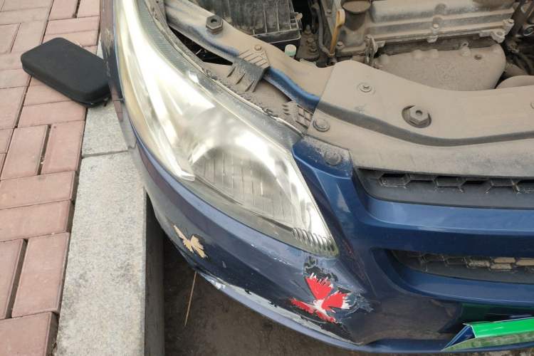 Used Chevrolet Sail 2013 Sedan 1.2L Manual Warm Edition Right Front Headlight