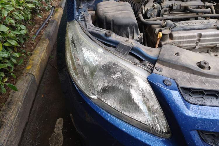 Used Chevrolet Sail 2013 Sedan 1.2L Manual Warm Edition Right Front Headlight