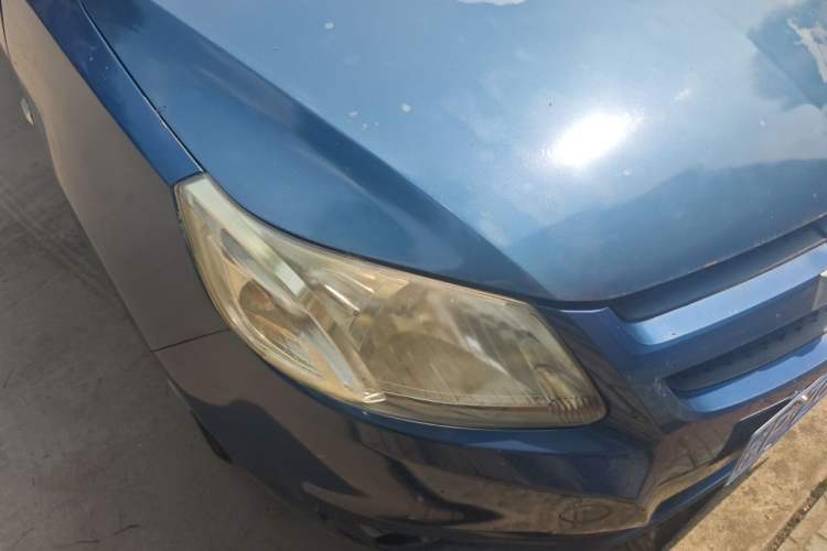 Used Chevrolet Sail 2013 Sedan 1.4L Manual Happiness Edition II Right Front Headlight