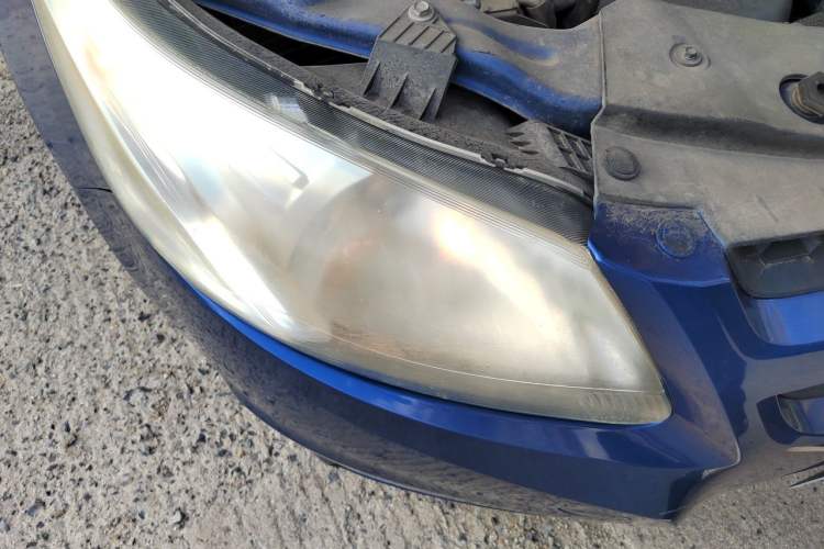 Used Chevrolet Sail 2013 Sedan 1.2L Manual Warm Edition Right Front Headlight