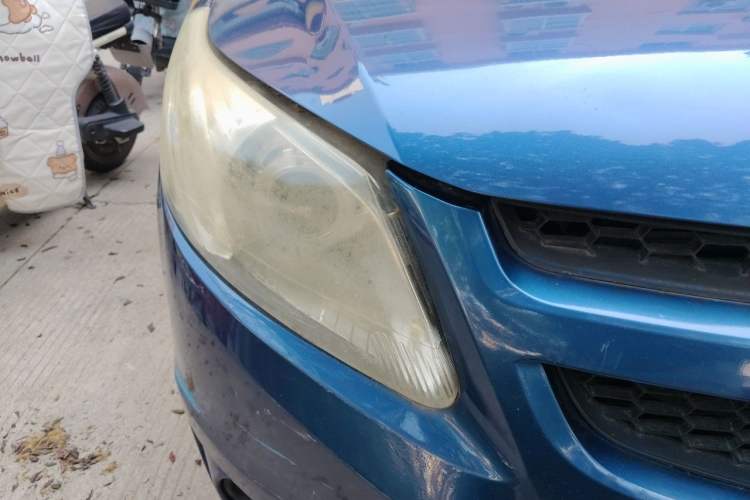 Used Chevrolet Sail 2013 Sedan 1.2L Manual Warm Edition Right Front Headlight