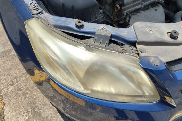 Used Chevrolet Sail 2013 Sedan 1.2L Manual Warm Edition Right Front Headlight