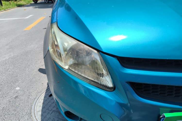 Used Chevrolet Sail 2013 Sedan 1.2L Manual Warm Edition Right Front Headlight