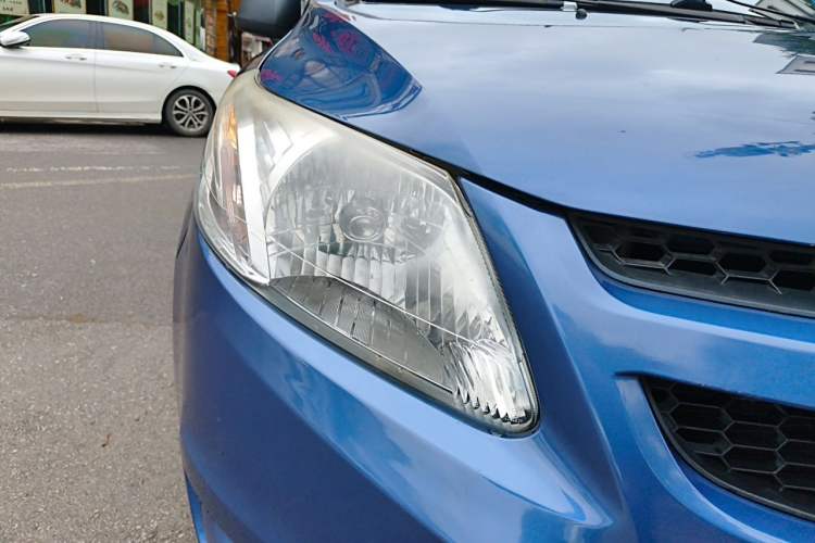 Used Chevrolet Sail 2013 Sedan 1.2L Manual Fashion Edition Right Front Headlight