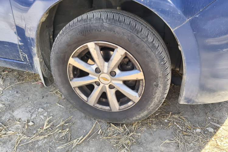 Used Chevrolet Sail 2013 Sedan 1.2L Manual Warm Edition Right Front Wheel Hub